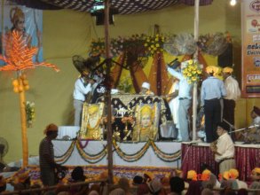 Chaman Lal. Parkash of Guru Granth Sahib with images of Hindu Deity Ram Chandar