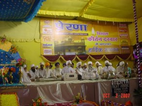 Prerna 2007 with Jathedars, note OM symbol on top of banner