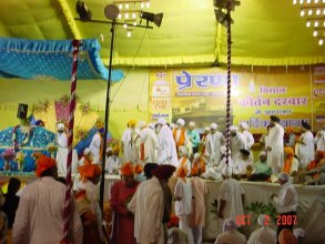 Prerna 2007, Vedanti being honored by pro-RSS members