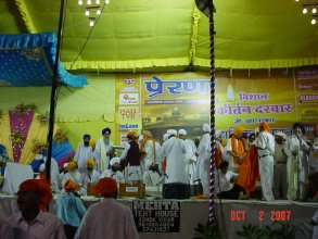 Prerna 2007, Sri Harmandir Sahib Head Granthi Gurbachan Singh being honored by pro-RSS members