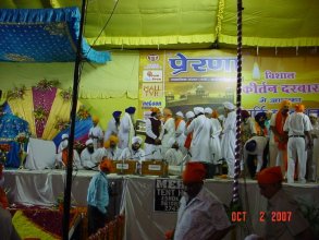 Prerna 2007, Sri Harmandir Sahib Head Granthi Gurbachan Singh being honored by pro-RSS members