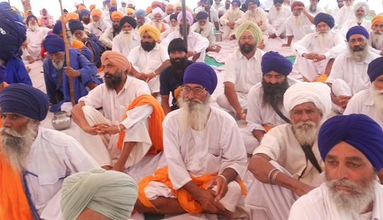 Sangat at Dasuwal Smagam at Bhai Sukhdev Singh's Smagam