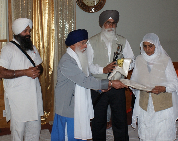 Shaheed Bhai Dilawar Singh's Parent Honored by Sangat